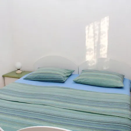 Apartamento With A Parking Space Bol, Brac - 2879